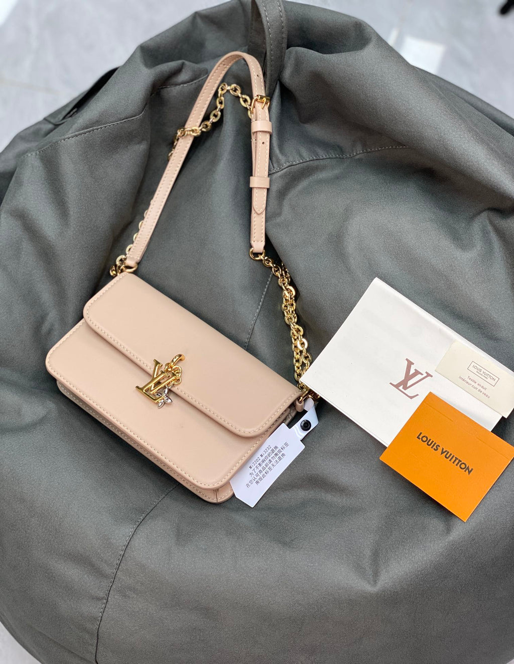 Wallet On Chain – LV Bloom Collection