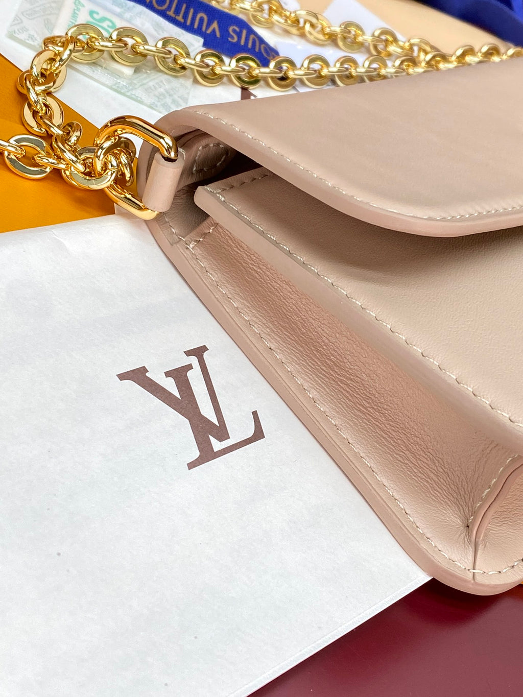 Wallet On Chain – LV Bloom Collection