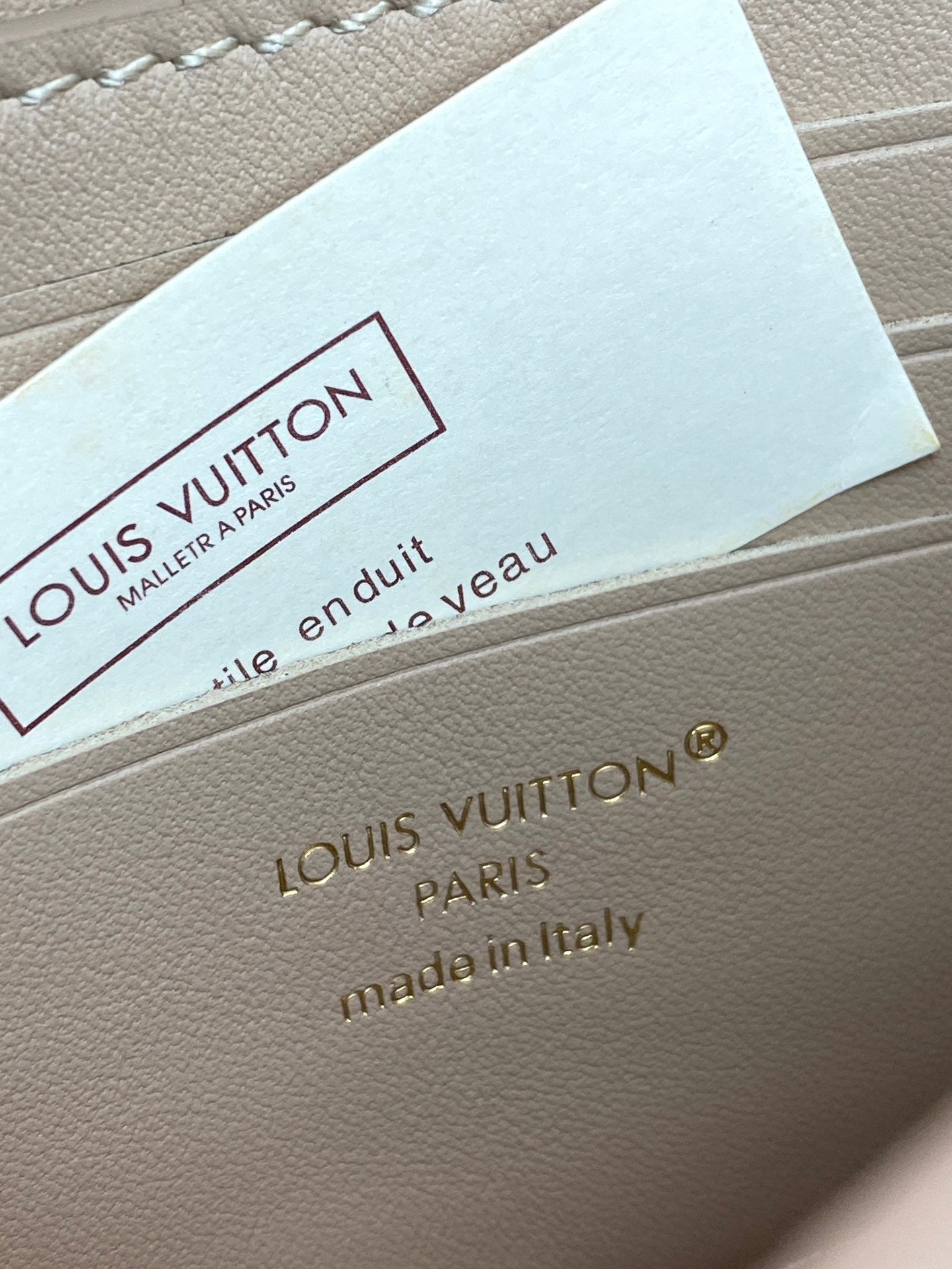 Wallet On Chain – LV Bloom Collection