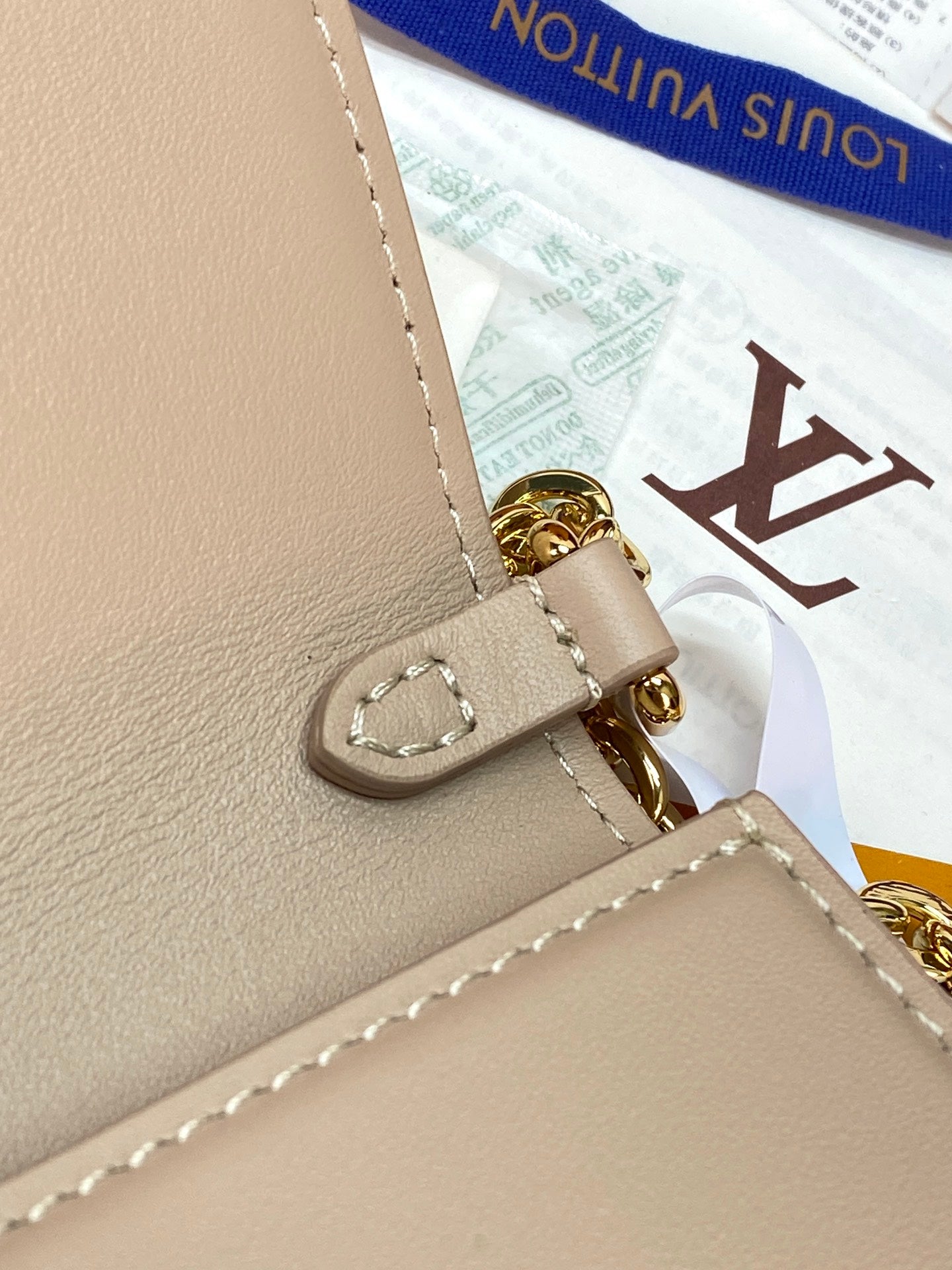 Wallet On Chain – LV Bloom Collection
