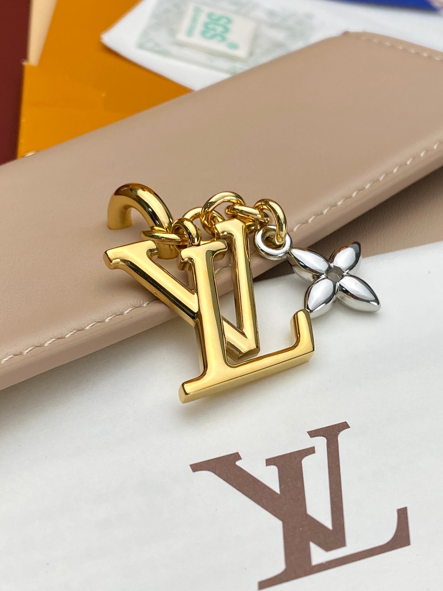 Wallet On Chain – LV Bloom Collection