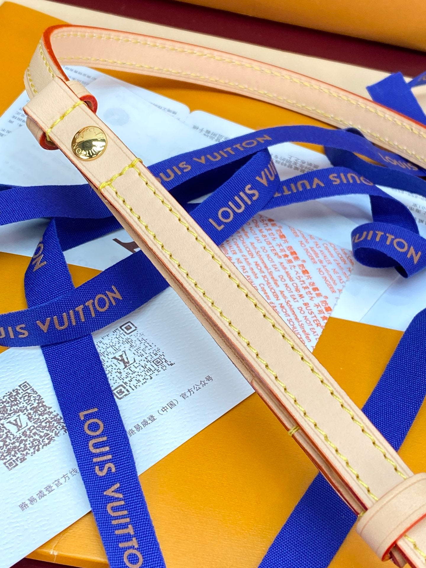 Wallet On Chain Ivy – Monogram Canvas with Cherry Print