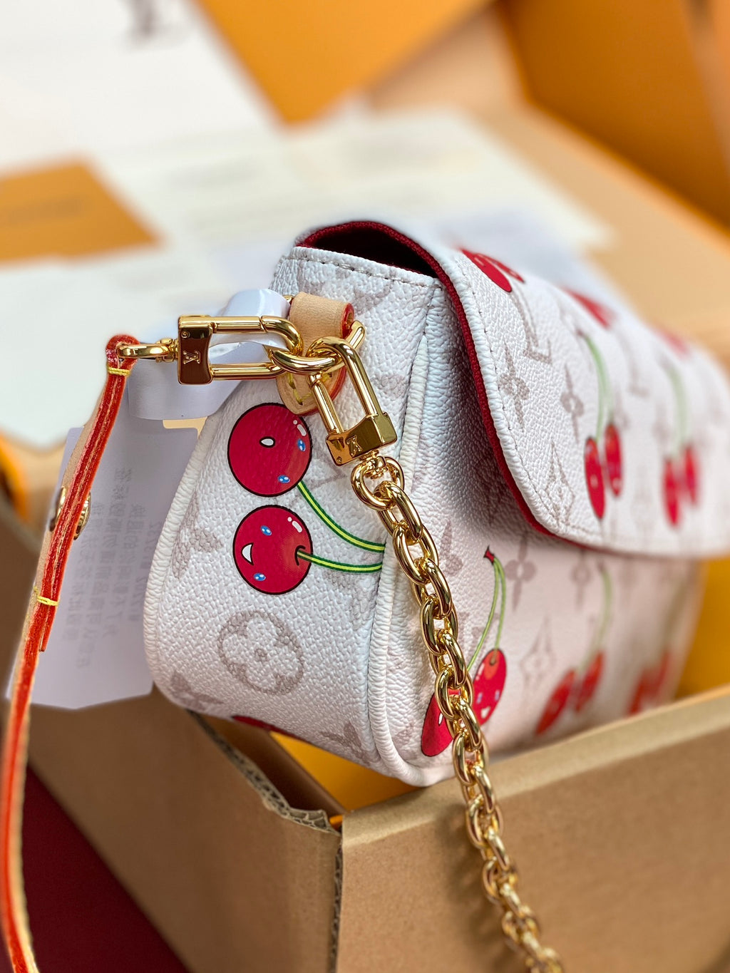 Wallet On Chain Ivy – Monogram Canvas with Cherry Print