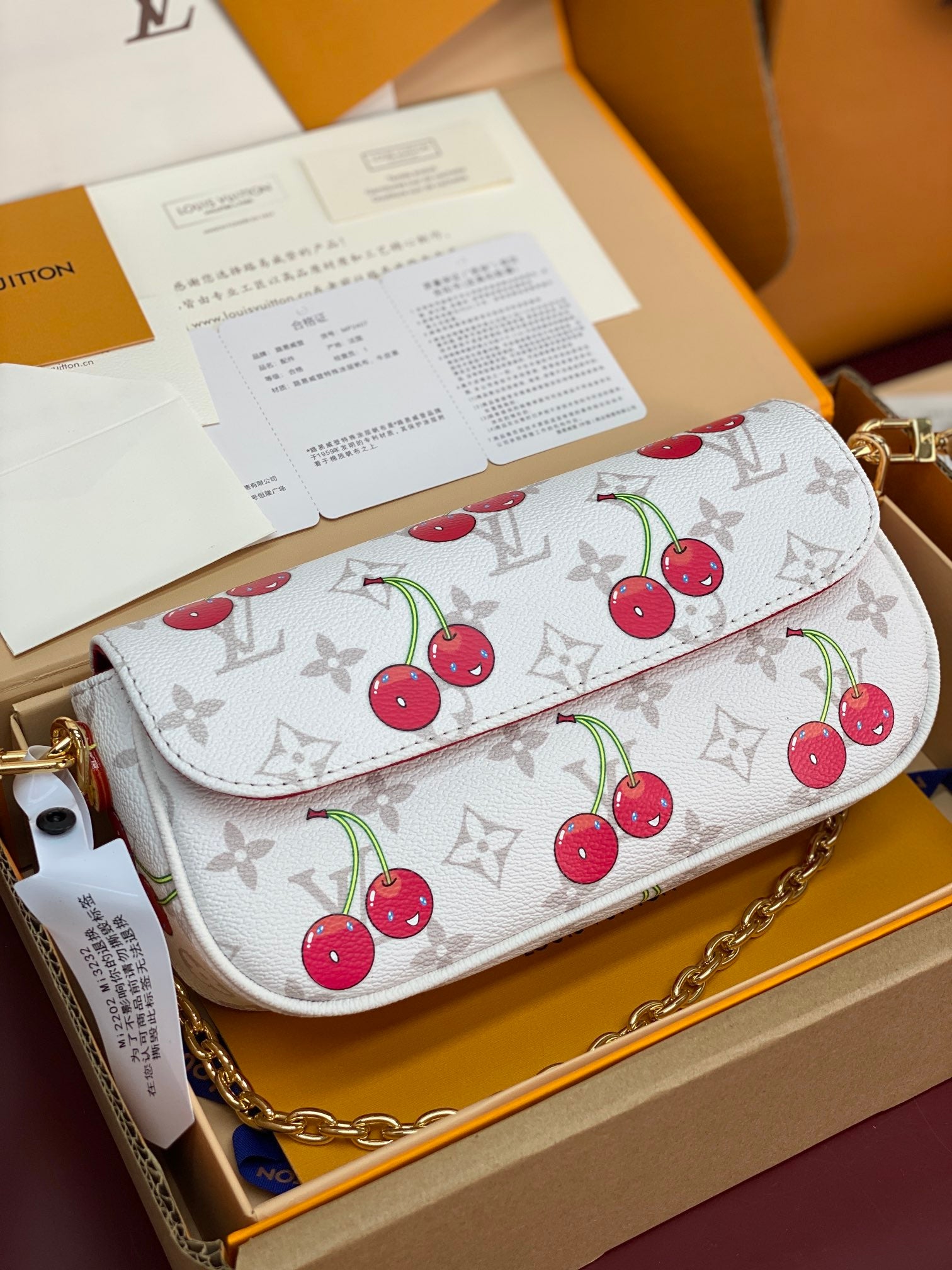 Wallet On Chain Ivy – Monogram Canvas with Cherry Print