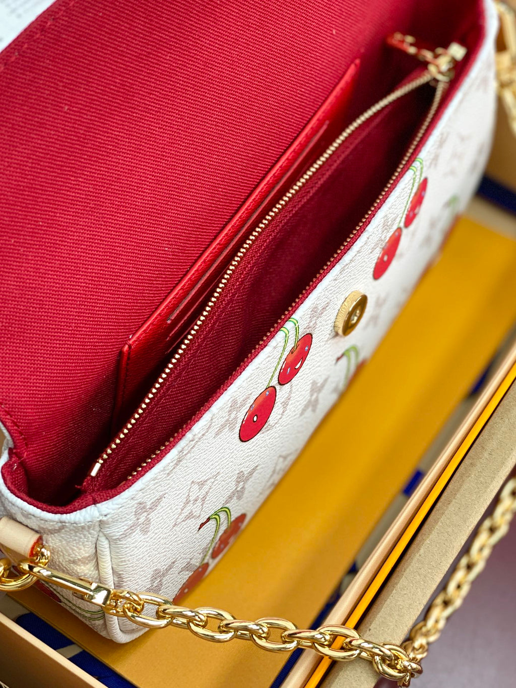 Wallet On Chain Ivy – Monogram Canvas with Cherry Print