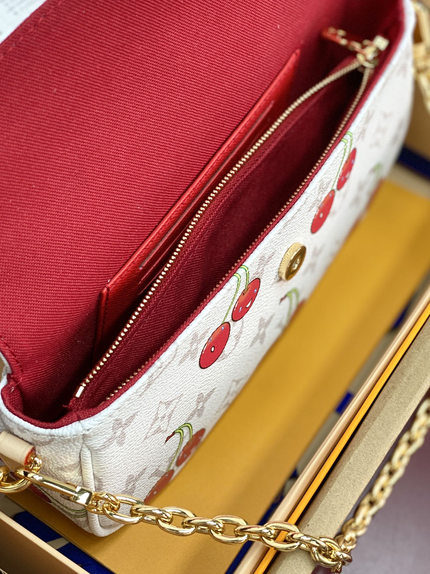 Wallet On Chain Ivy – Monogram Canvas with Cherry Print