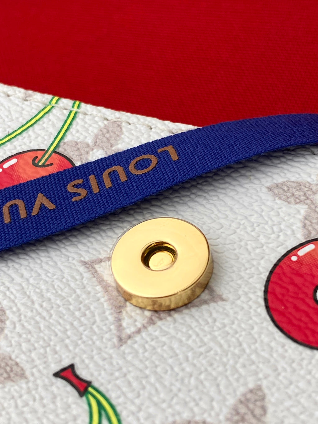 Wallet On Chain Ivy – Monogram Canvas with Cherry Print