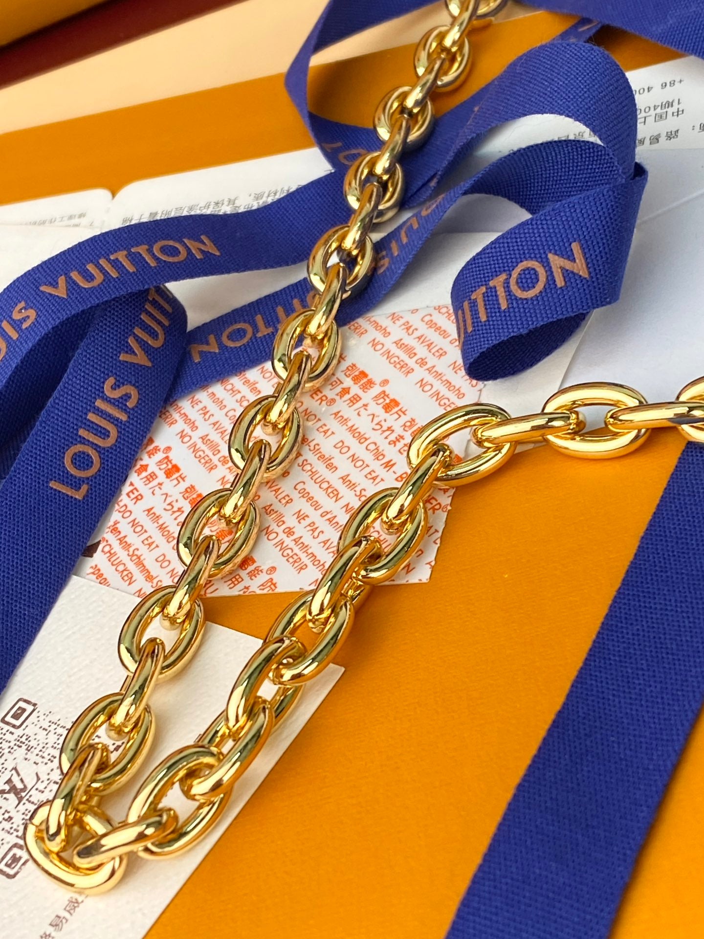 Wallet On Chain Ivy – Monogram Canvas with Cherry Print