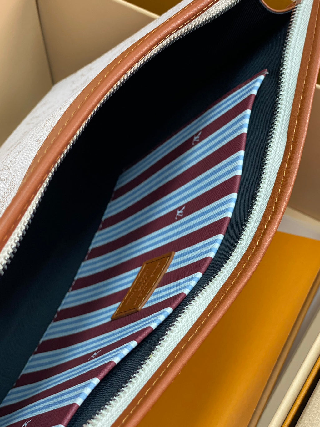 Pochette Voyage – Monogram Heritage Canvas