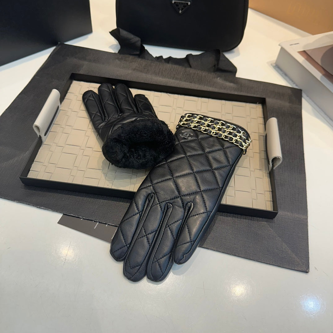 Quilted Leather Chain Detail Gloves