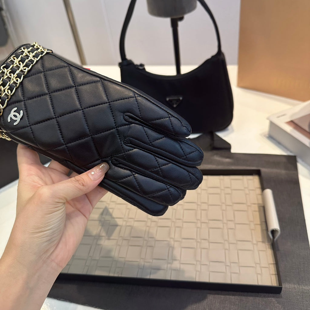 Quilted Leather Chain Detail Gloves