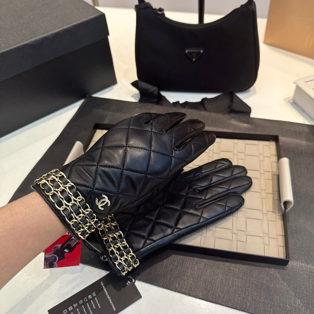 Quilted Leather Chain Detail Gloves