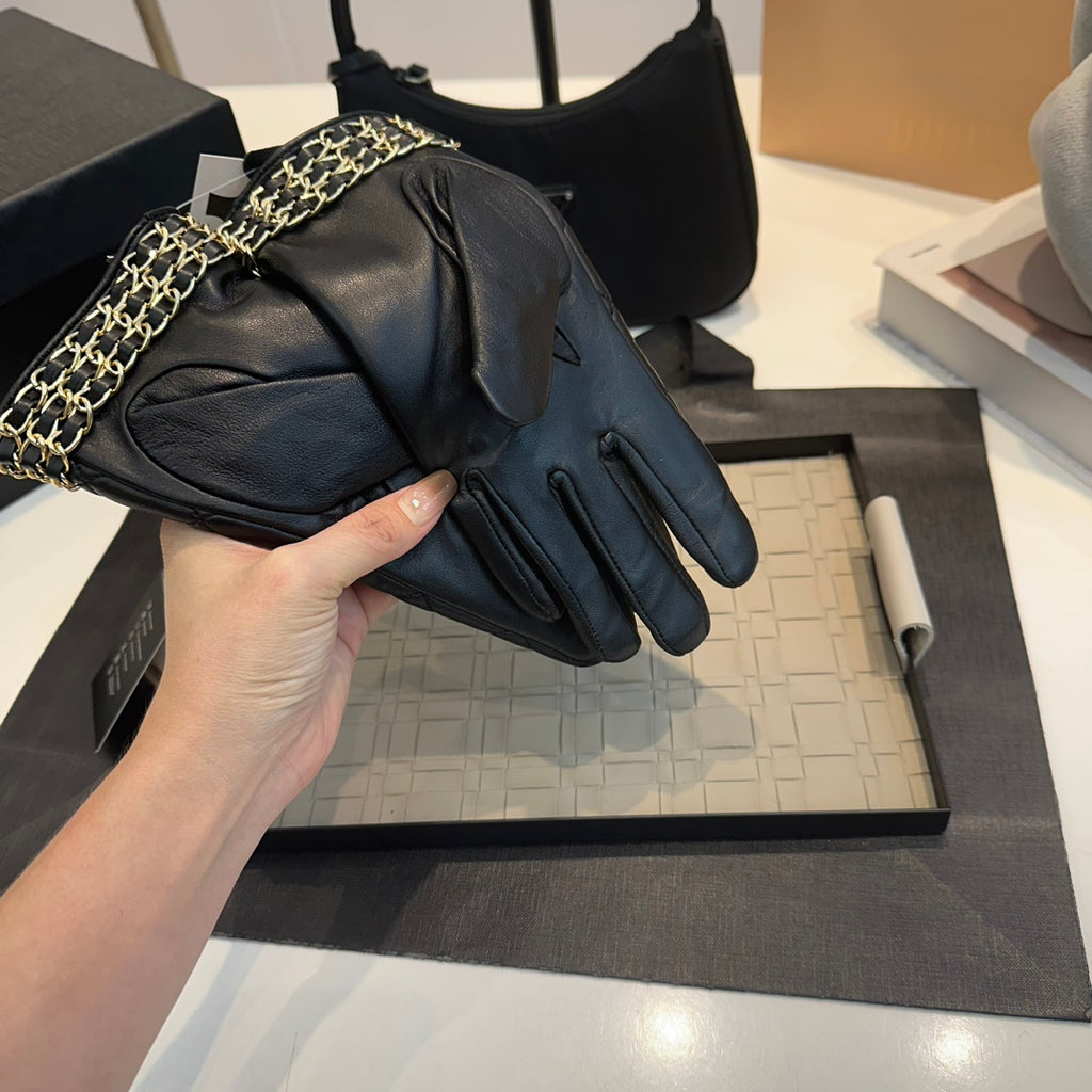 Quilted Leather Chain Detail Gloves