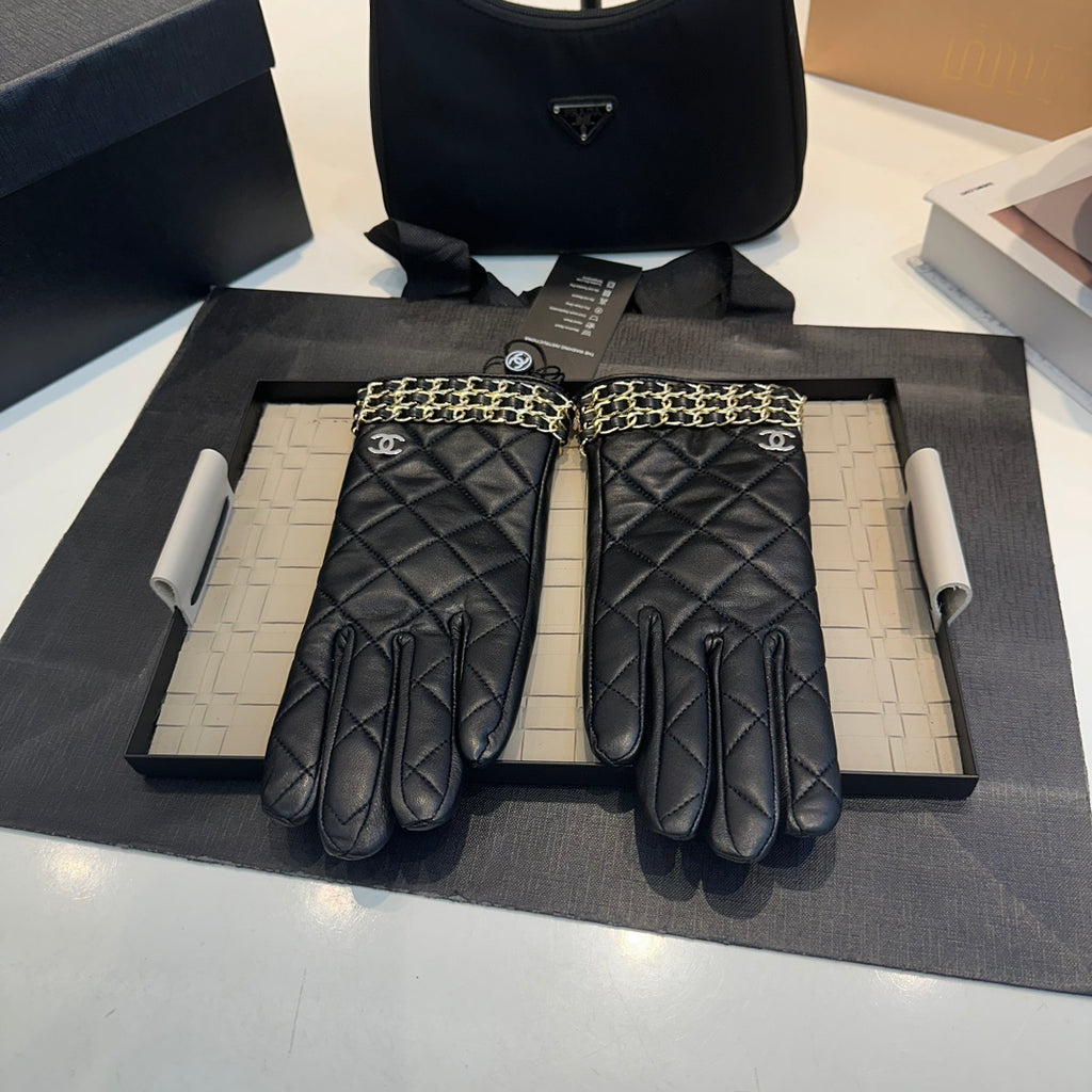 Quilted Leather Chain Detail Gloves
