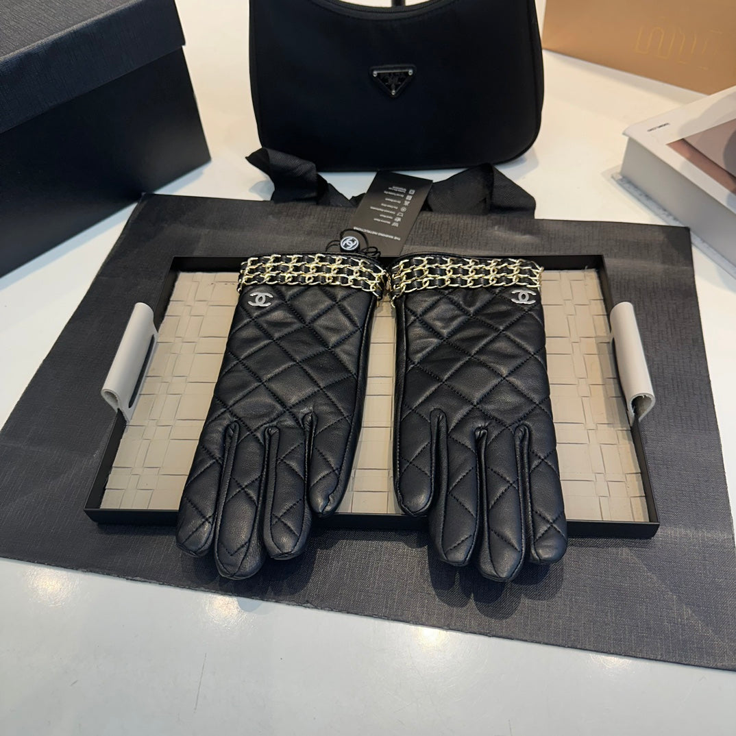 Quilted Leather Chain Detail Gloves