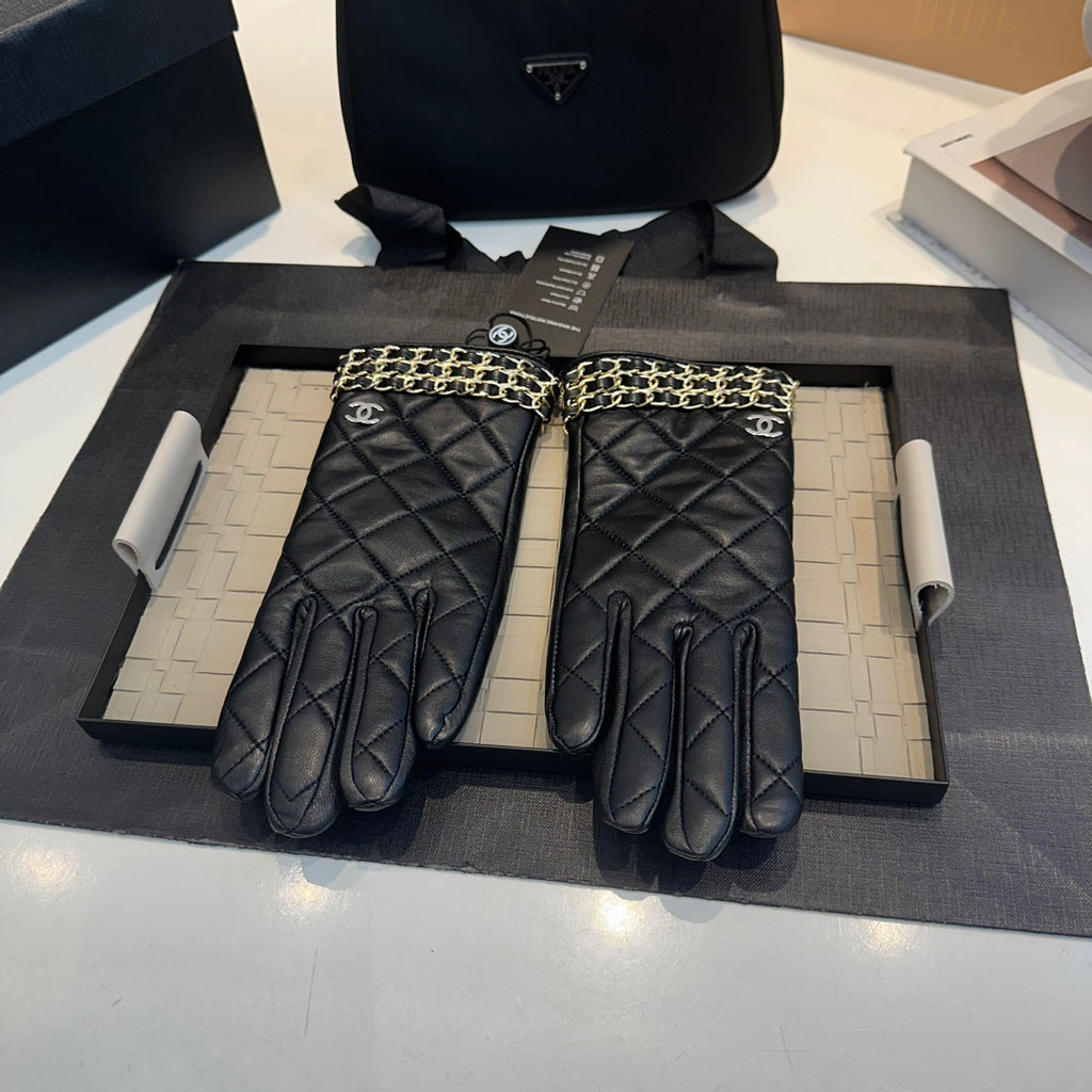 Quilted Leather Chain Detail Gloves