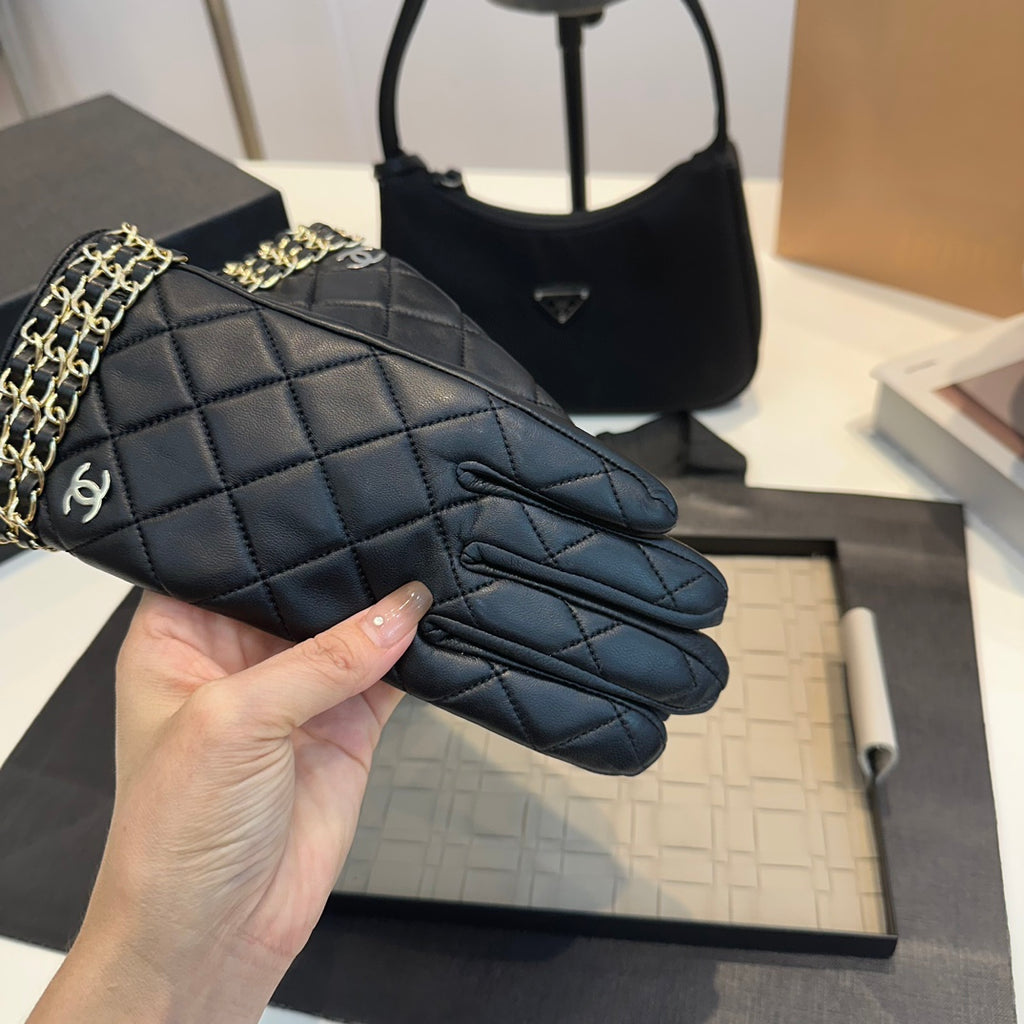 Quilted Leather Chain Detail Gloves