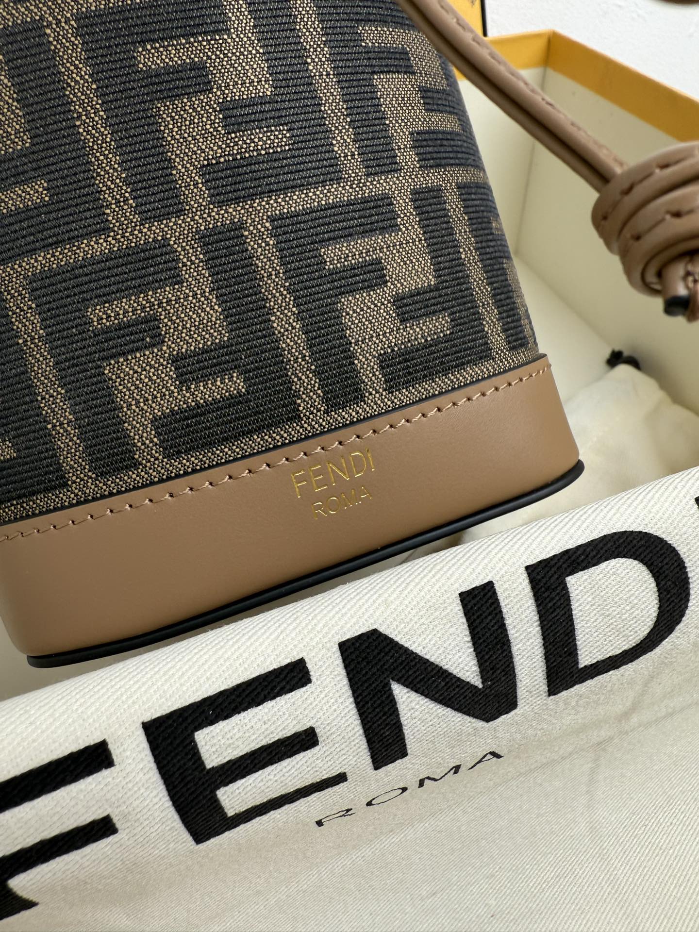 Mon Tresor Bucket Bag