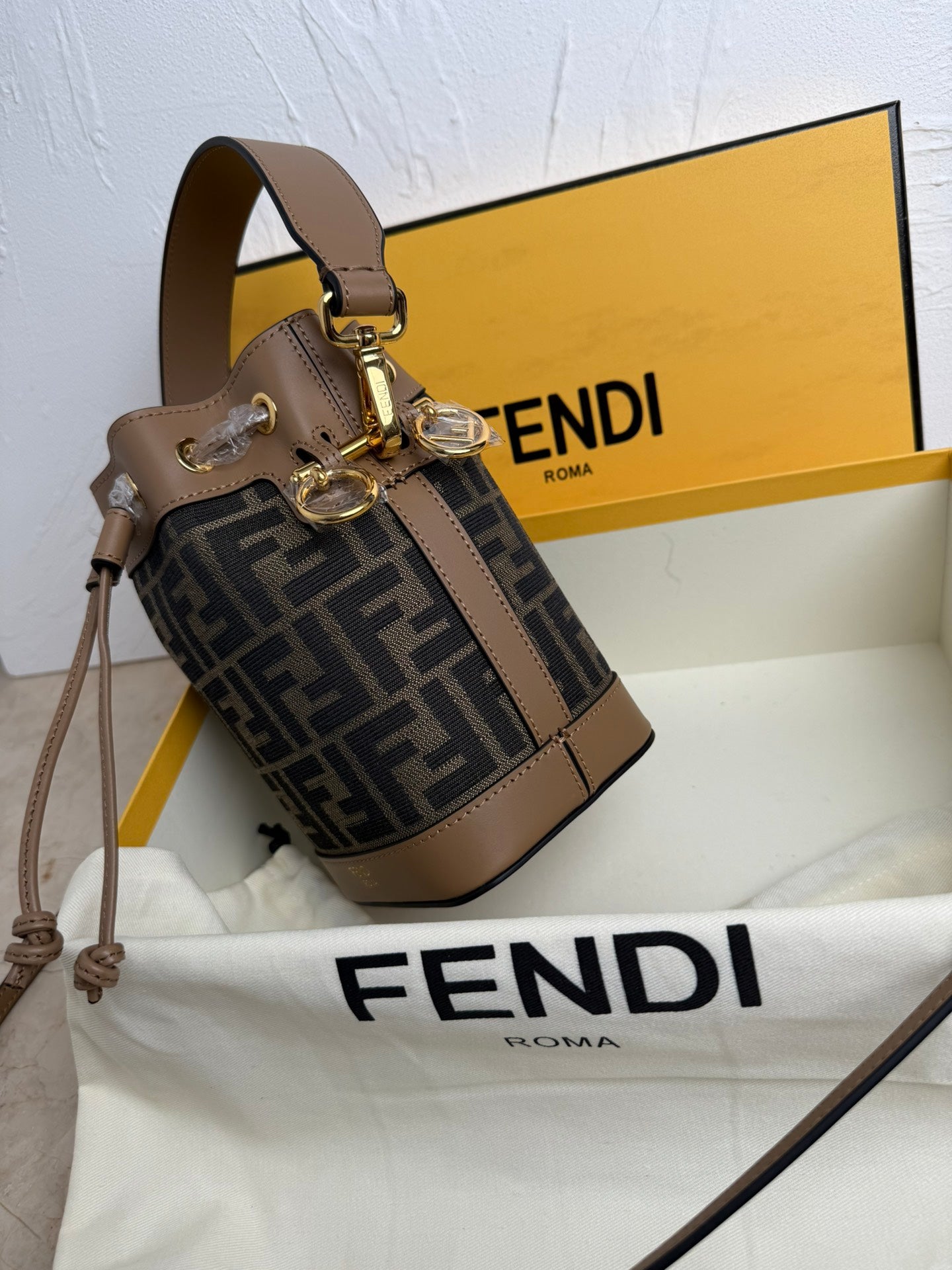 Mon Tresor Bucket Bag