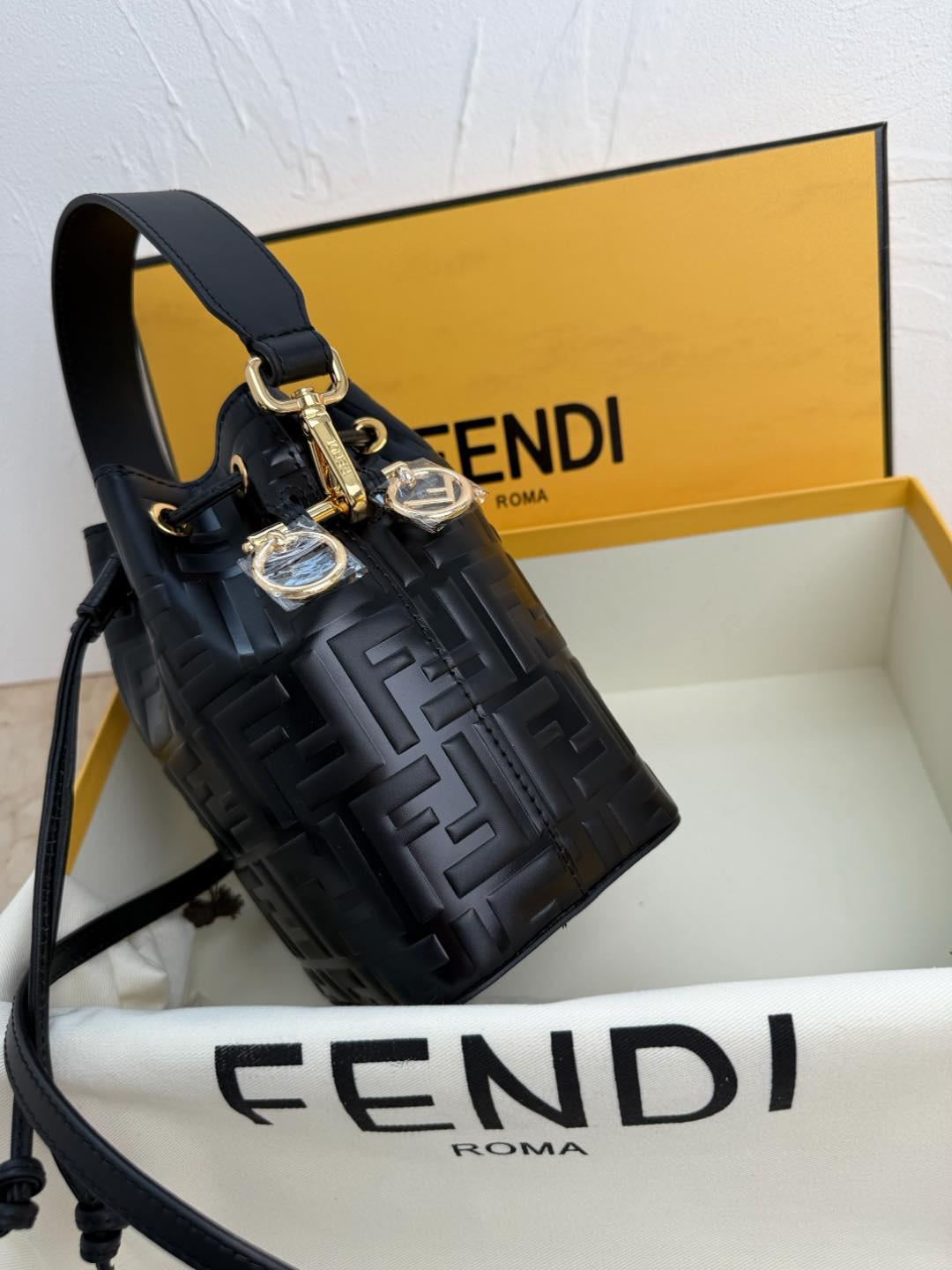 Mon Tresor Bucket Bag