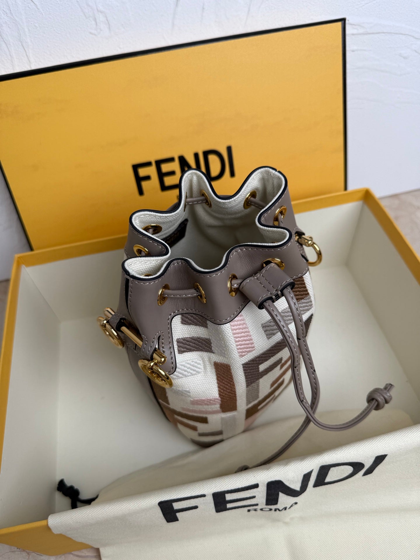 Mon Tresor Bucket Bag