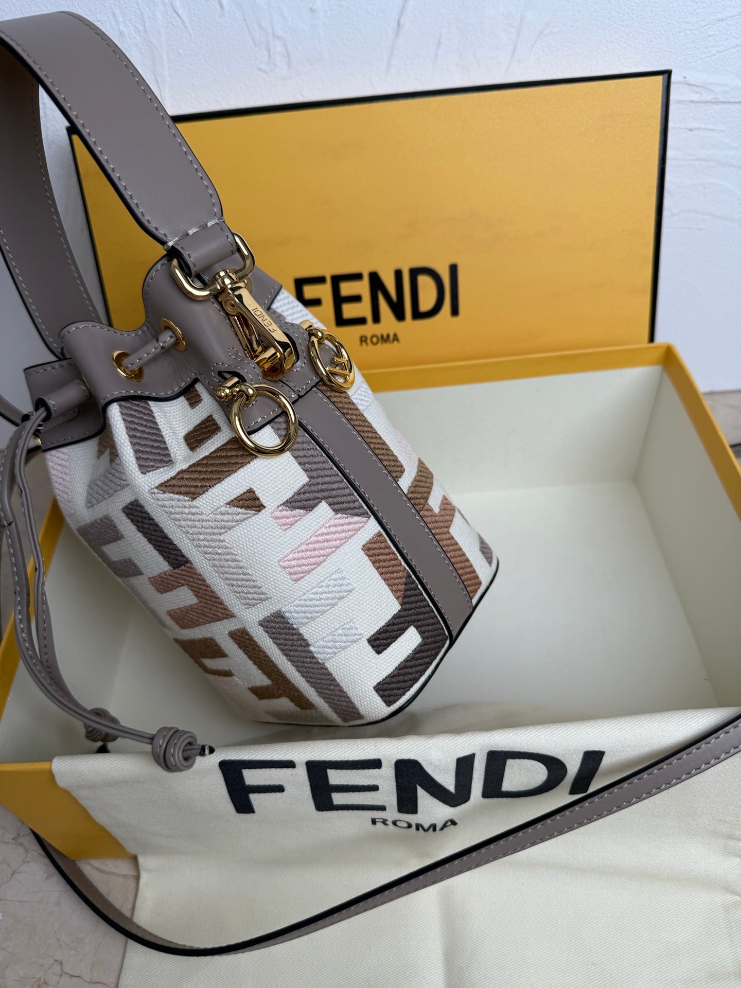 Mon Tresor Bucket Bag