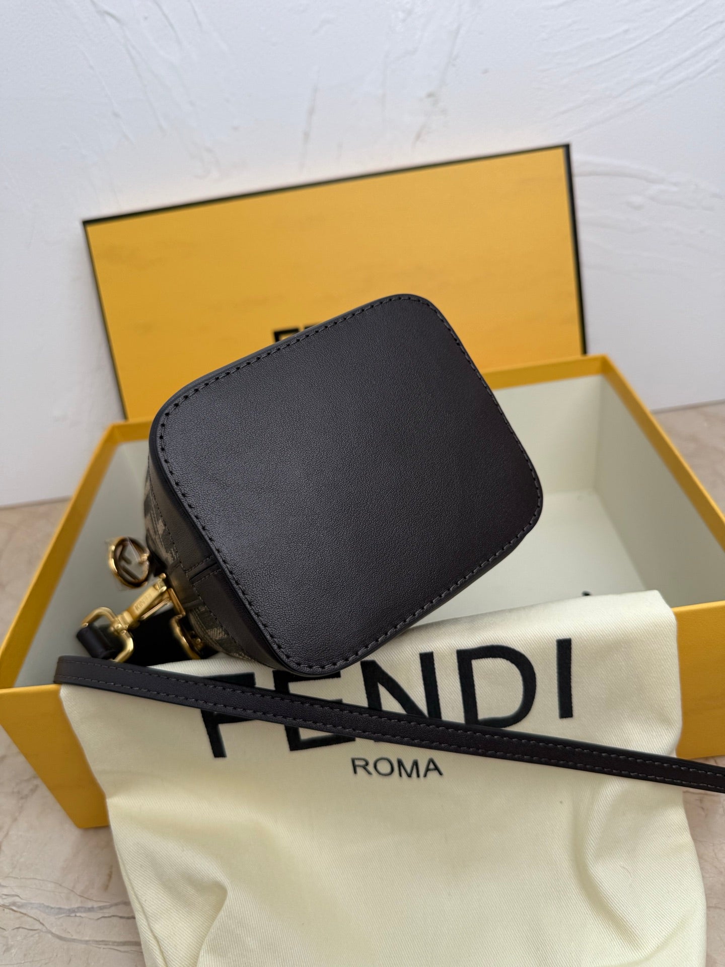 Mon Tresor Bucket Bag