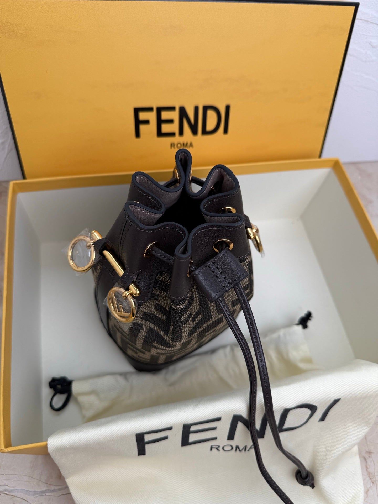 Mon Tresor Bucket Bag