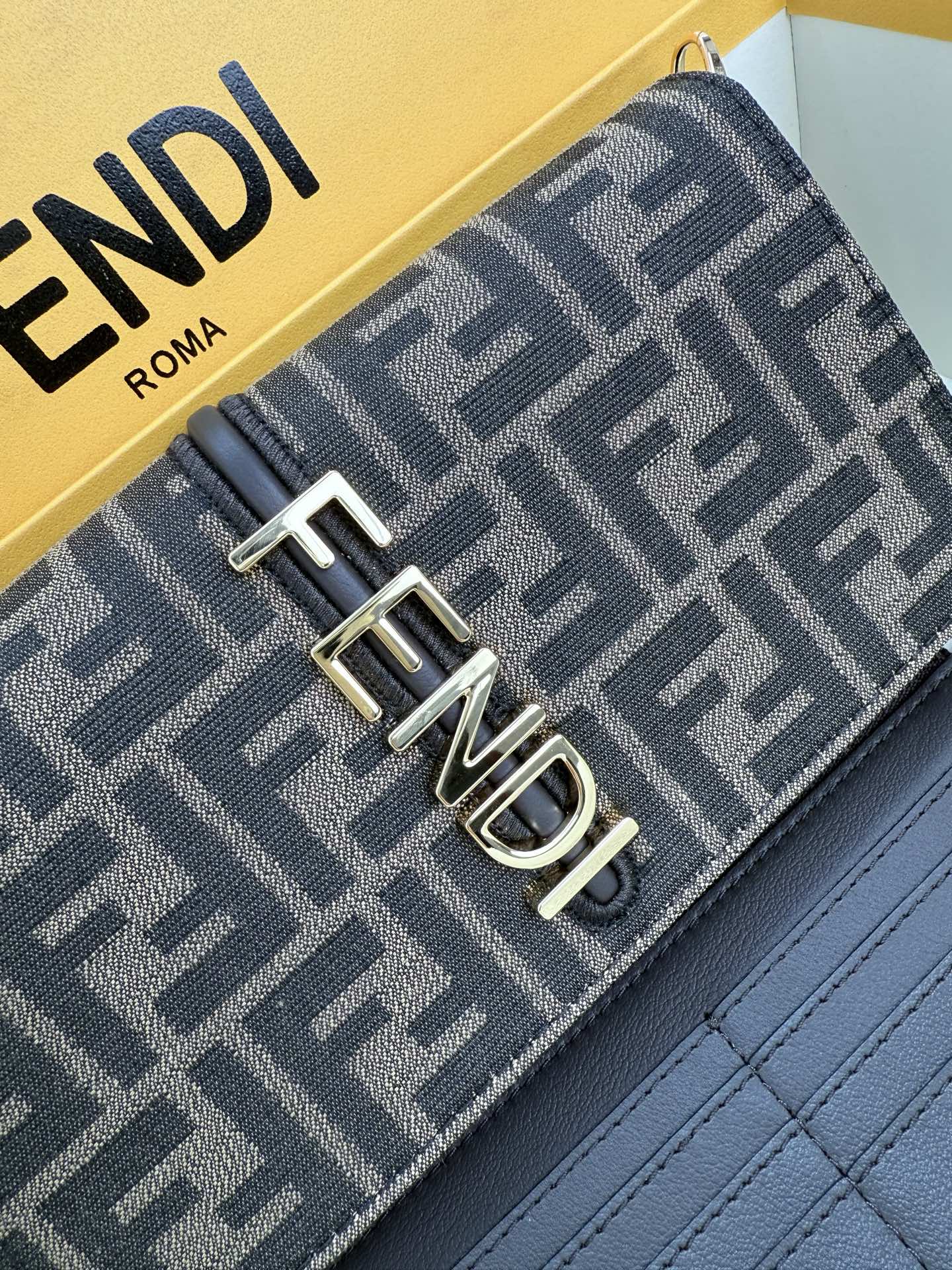 Graphic Chain Wallet