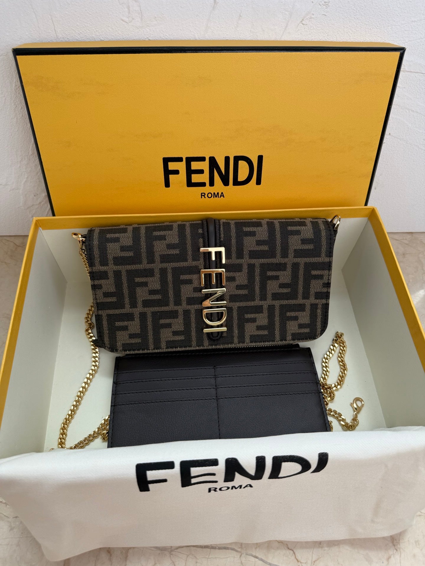 Graphic Chain Wallet