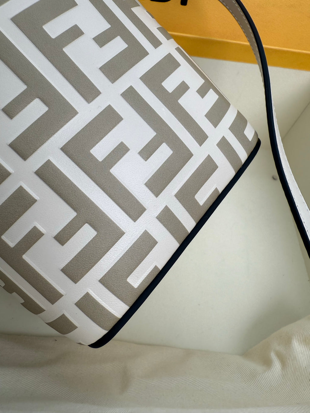 Mon Tresor Bucket Bag