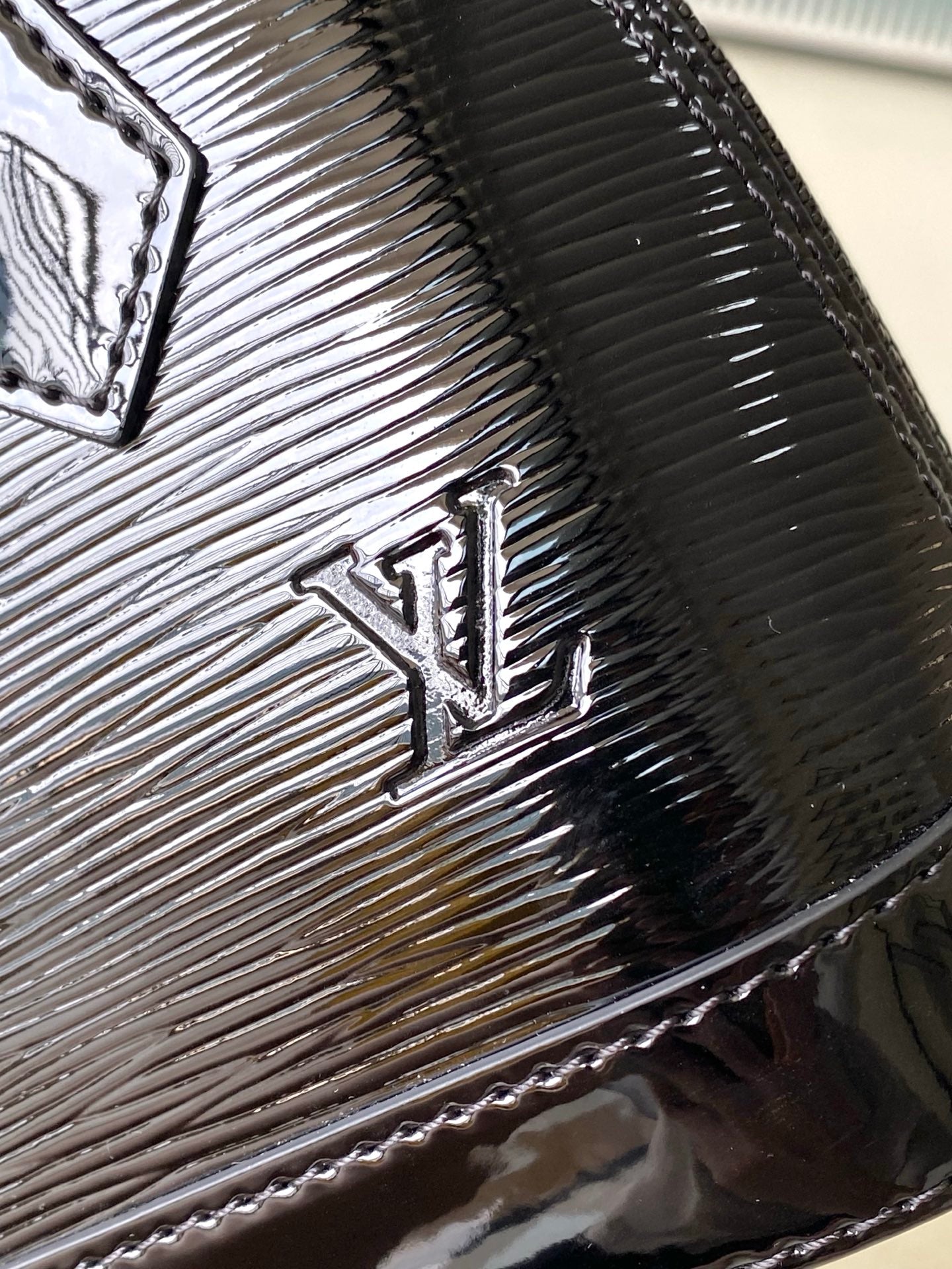 Alma Mini Patent Leather with Chain Strap