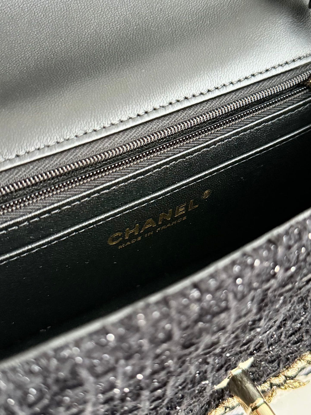 25 Tweed Flap Shoulder Bag