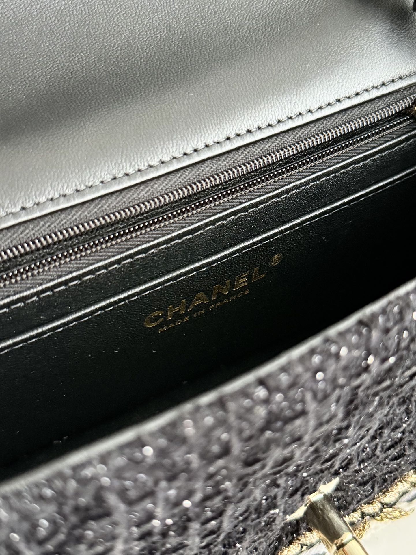 25 Tweed Flap Shoulder Bag