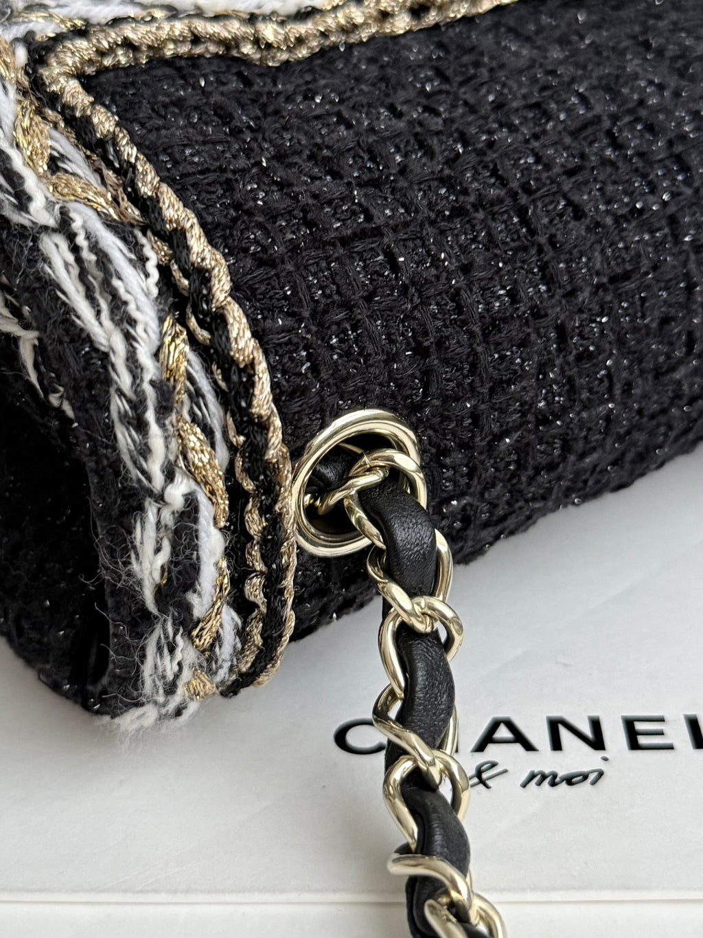 25 Tweed Flap Shoulder Bag