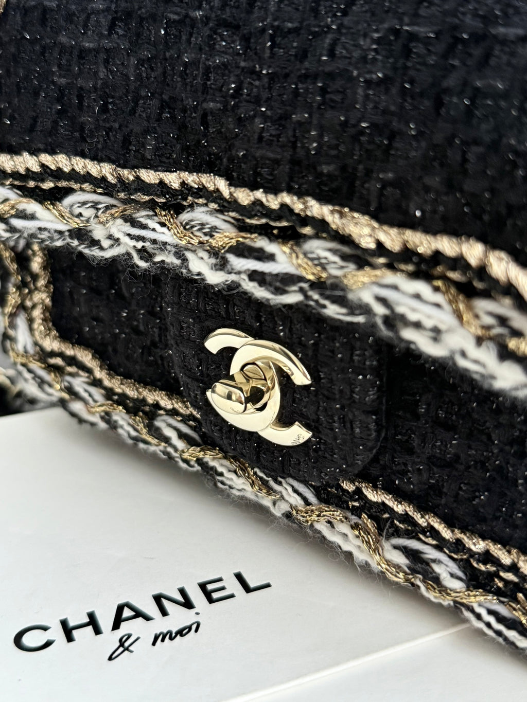 25 Tweed Flap Shoulder Bag