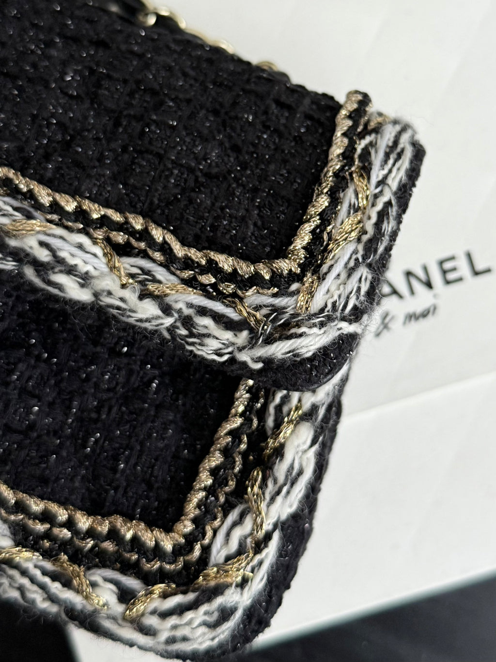 25 Tweed Flap Shoulder Bag