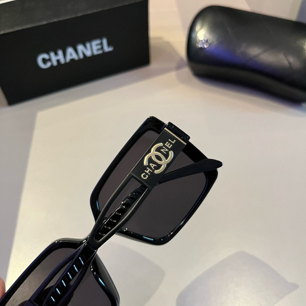 Square Oversized Black Gradient Sunglasses