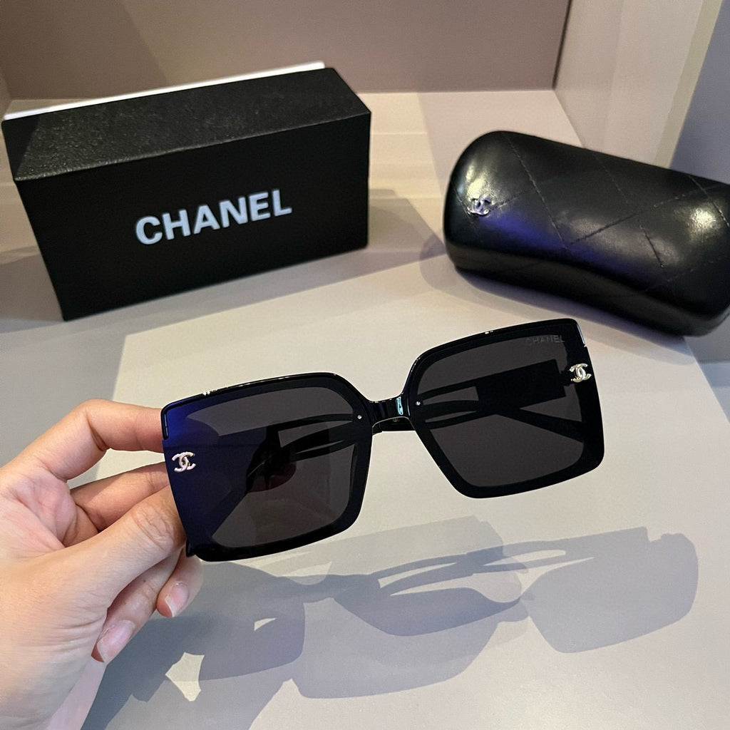 Square Oversized Black Gradient Sunglasses