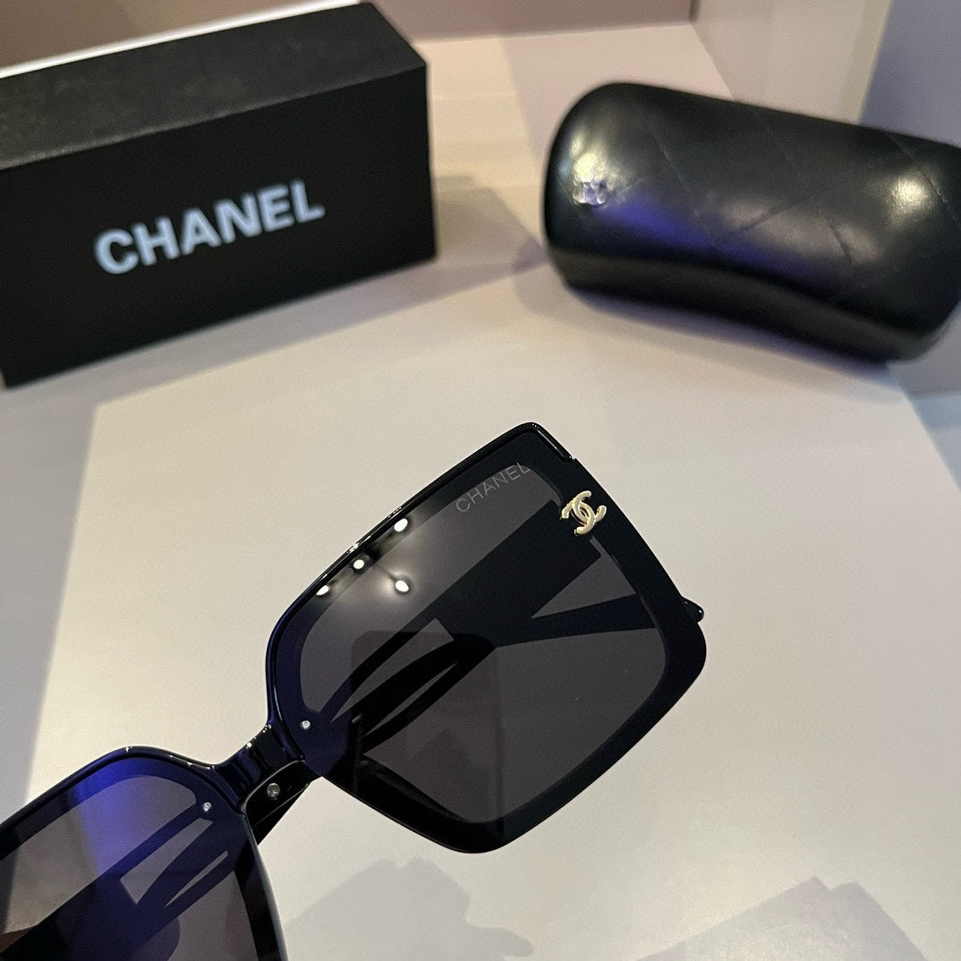 Square Oversized Black Gradient Sunglasses