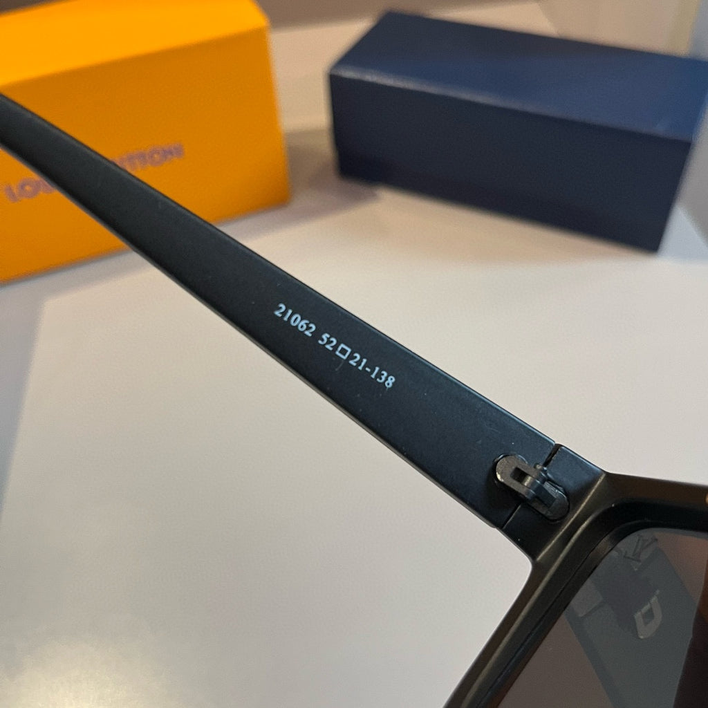 Iconic V-Bridge Square Sunglasses