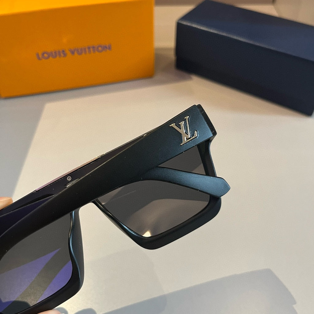 Iconic V-Bridge Square Sunglasses