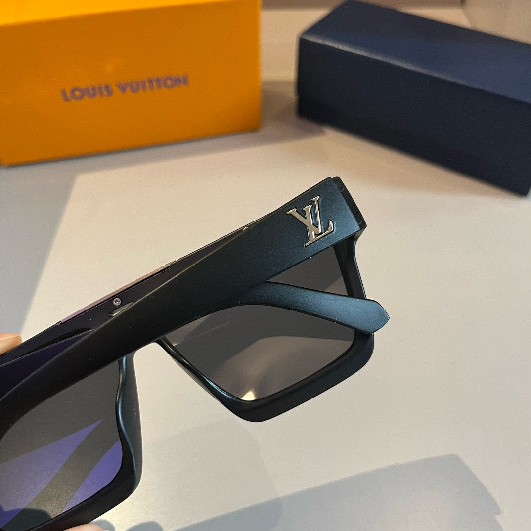 Iconic V-Bridge Square Sunglasses