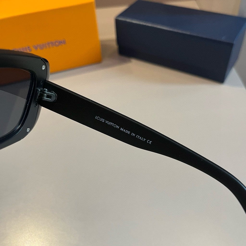 Minimal Monogram Square Sunglasses