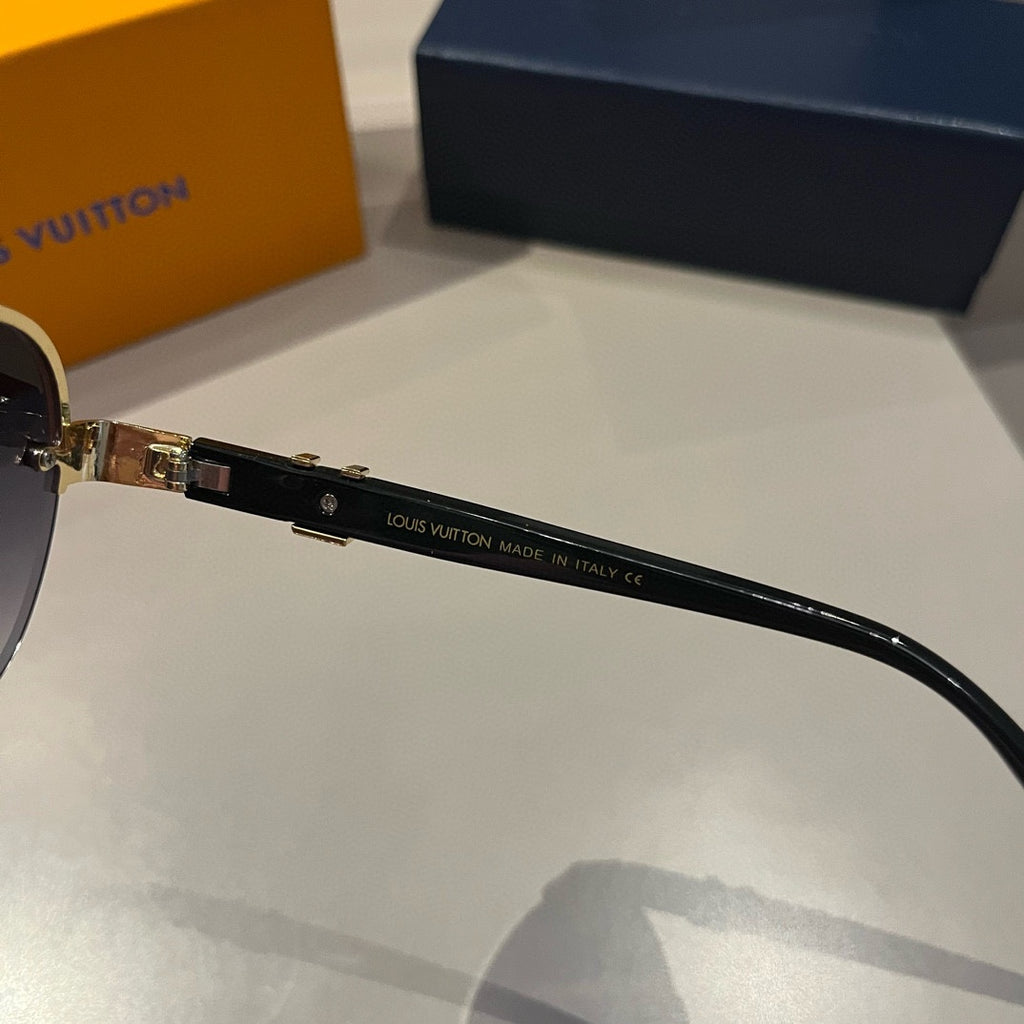 Gradient Lens Aviator Sunglasses