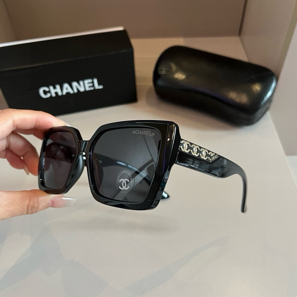 Black Chain-Detail Oversized Square Sunglasses