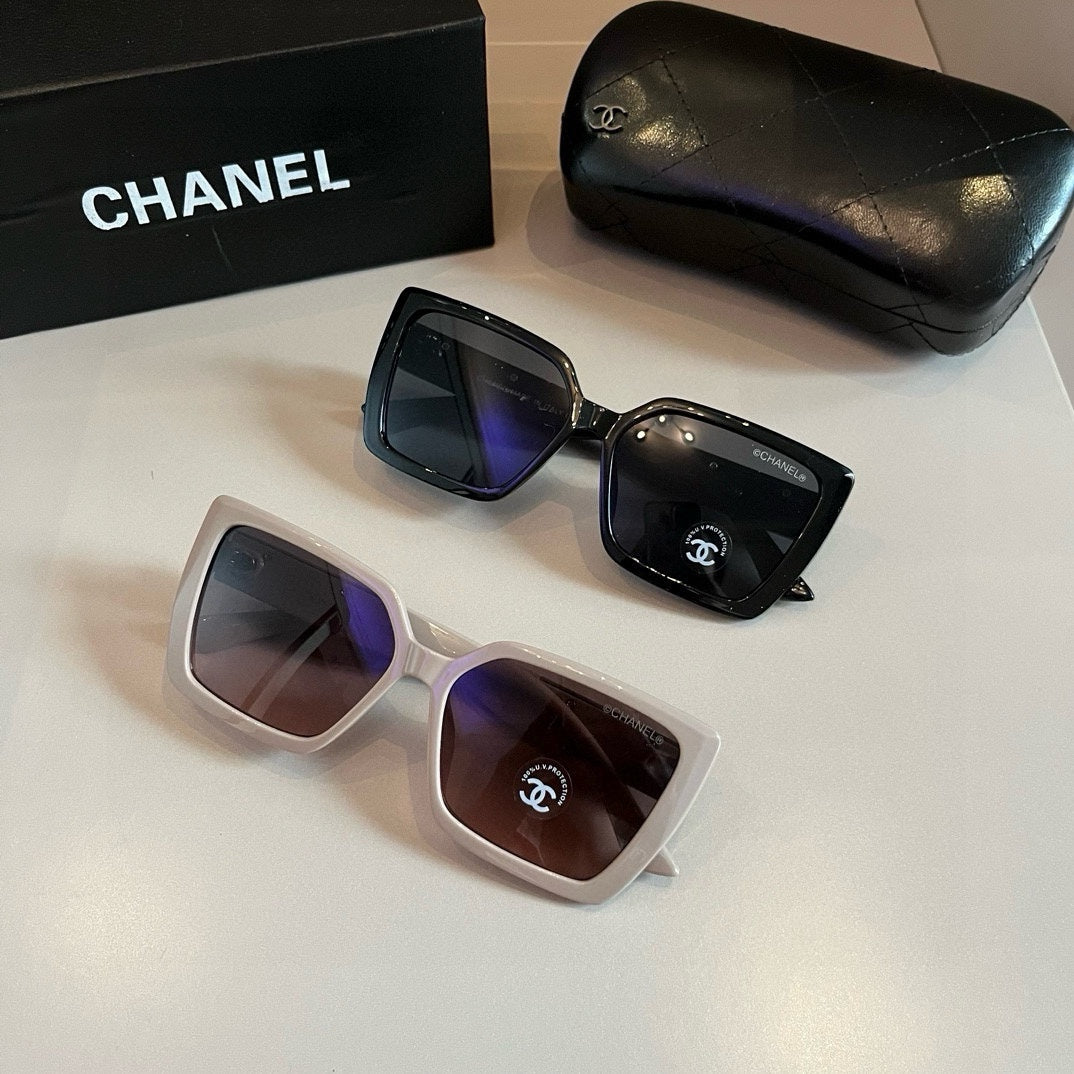 Black Chain-Detail Oversized Square Sunglasses