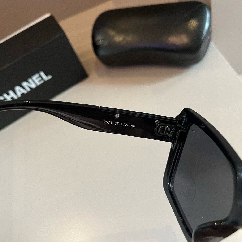 Black Chain-Detail Oversized Square Sunglasses