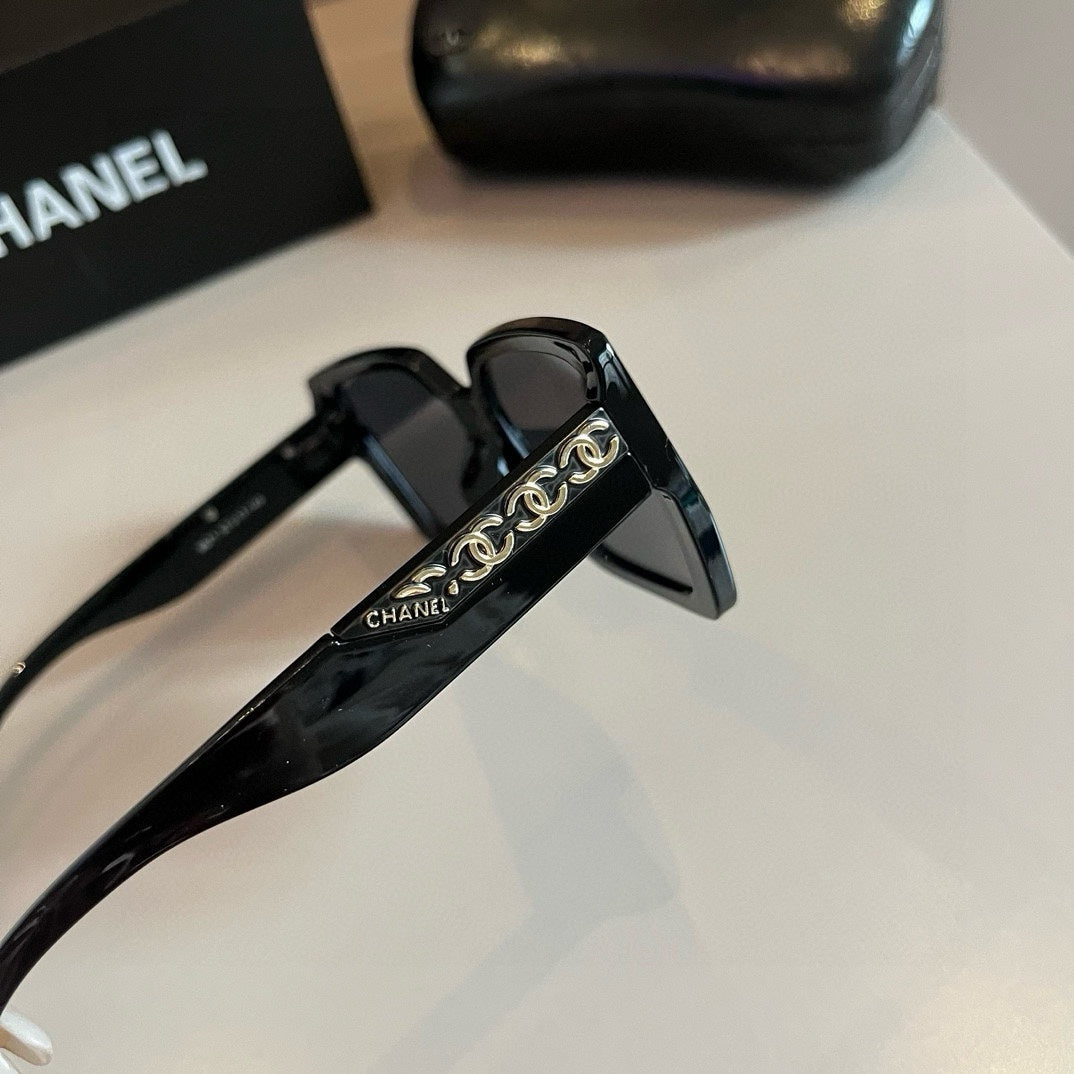 Black Chain-Detail Oversized Square Sunglasses