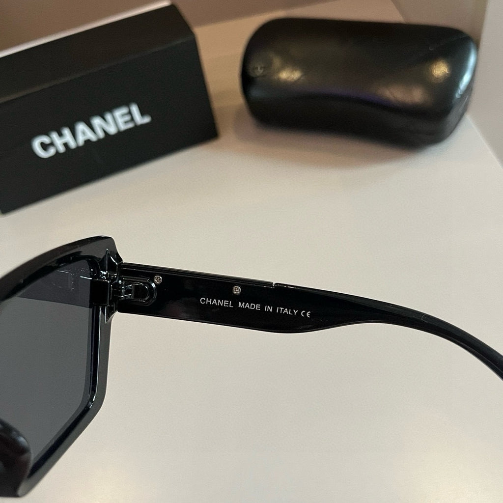 Black Chain-Detail Oversized Square Sunglasses